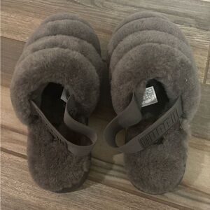 UGG Gray Fuzzy Platform Slippers w/ Ankle Strap Size 6 Women's